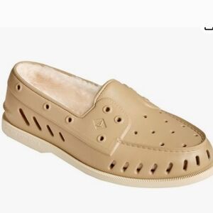 NEW SPERRY Float fur shoes SZ 9.5